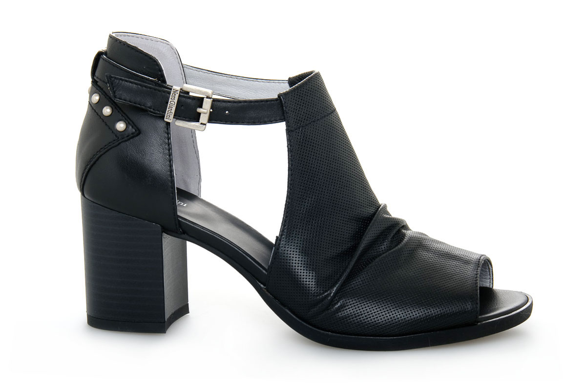 Collezioni alla moda nero giardini, sconti dal 35% al 70% | Drezzy
